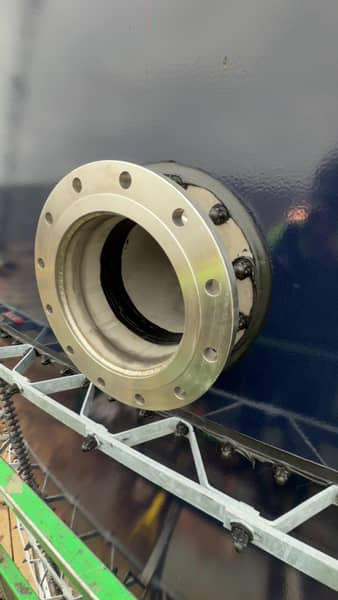Tank sidewall connection example